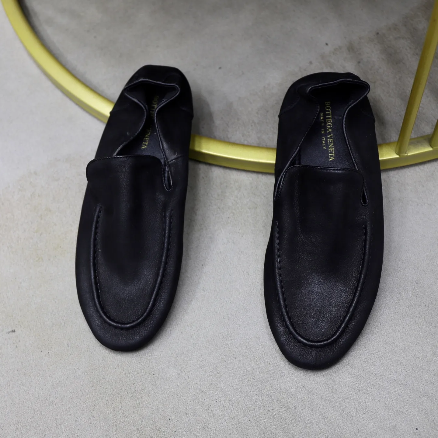 Ex-factory price: 462💰Calf lining【Bottega Veneta】BV classic men's wallet shoes. It is super convenient to carry when traveling. 👍It is made of imported soft calfskin, which is comfortable on the feet and has a luxurious cowhide lining inside. Original original rubber wear-resistant outsole. Matching code: 39-45
